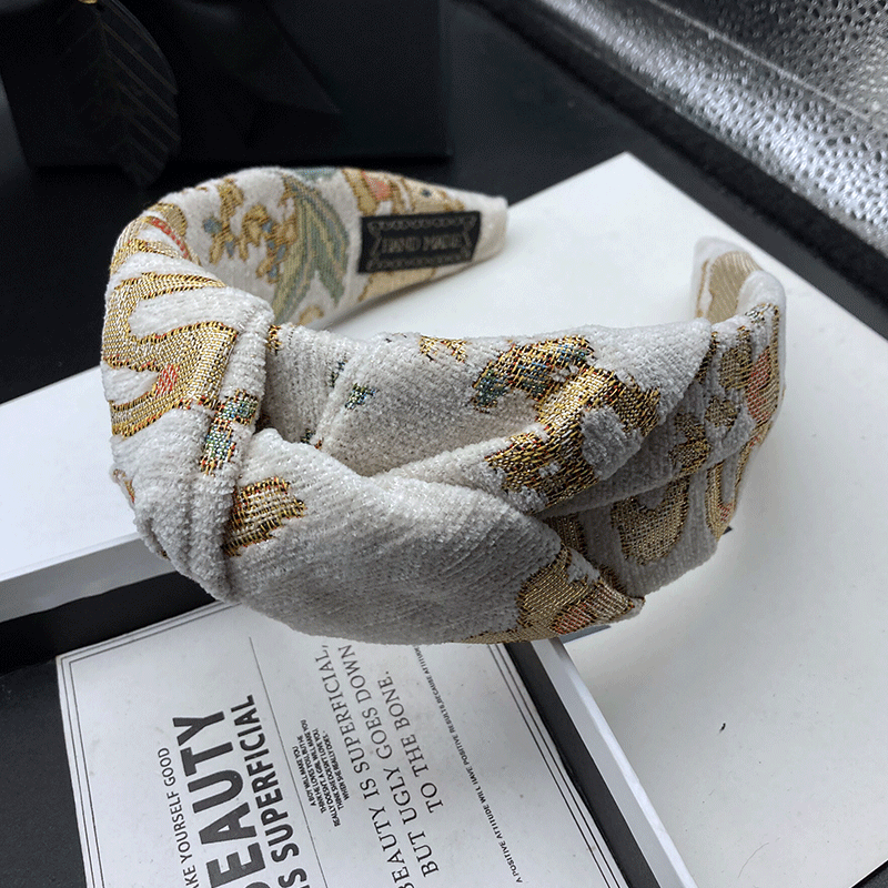 Modieuze haarspeld met borduur - Embroidery Hooping recensie en prijs