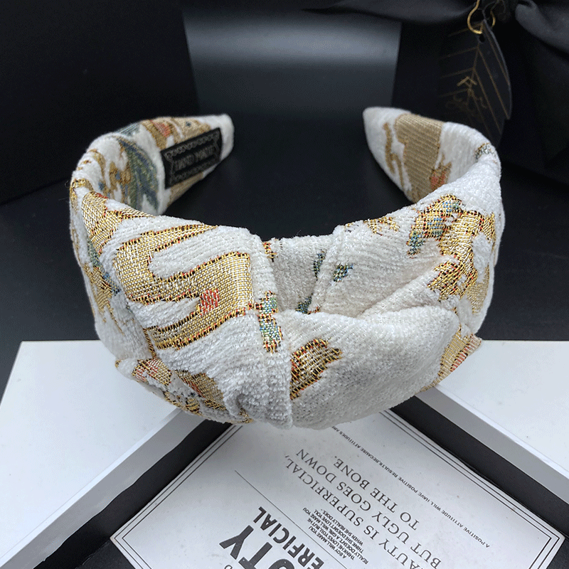 Modieuze haarspeld met borduur - Embroidery Hooping recensie en prijs